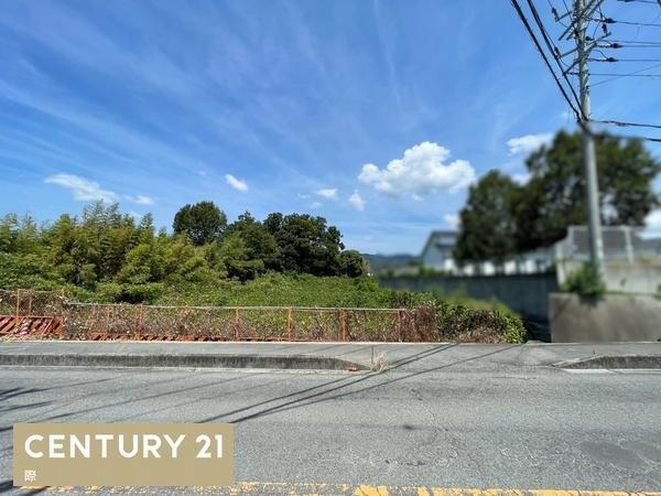 紀の川市古和田　土地の前面道路含む現地写真