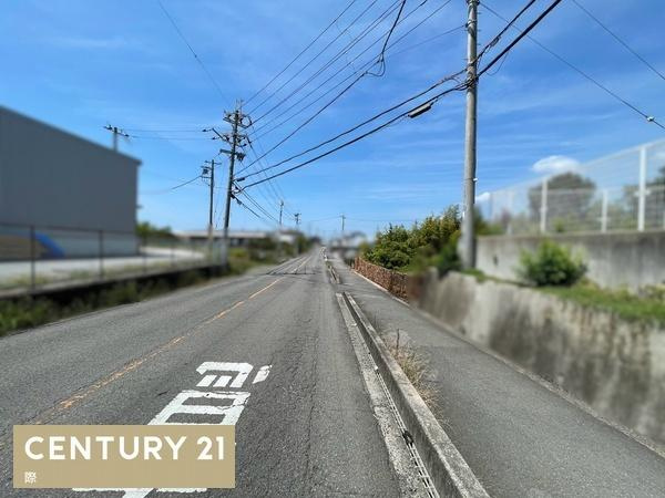 紀の川市古和田　土地の前面道路含む現地写真