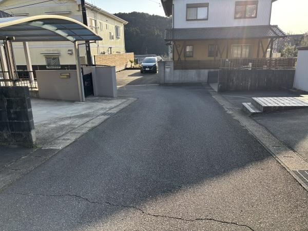 岡崎市鹿勝川町・中古戸建の前面道路含む現地写真|前面道路です。
