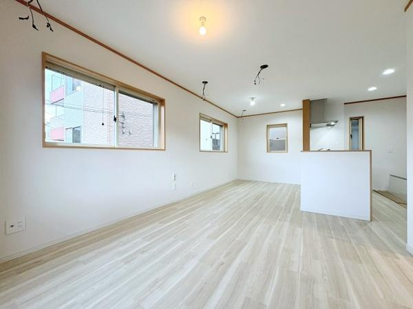 川崎市川崎区京町３丁目の中古一戸建の居間・リビング