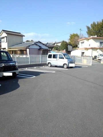 サン　フォーリストの駐車場