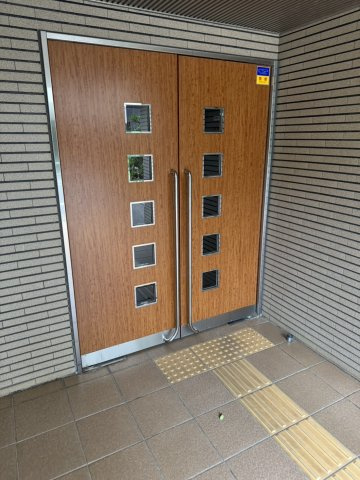 エステージ六義園のエントランス