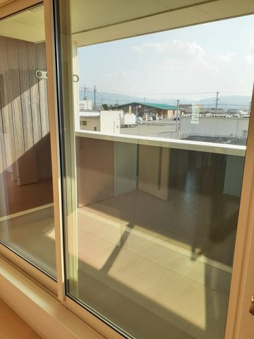 ＣａｍｅｌｌｉａⅠのバルコニー|外からの目が気にならないバルコニーで洗濯物が干せます