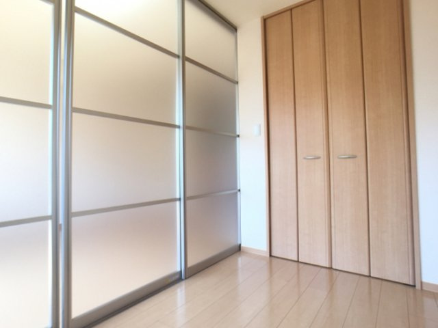 セピアパレスの寝室|洋室３帖