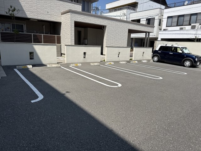 パールコートの駐車場