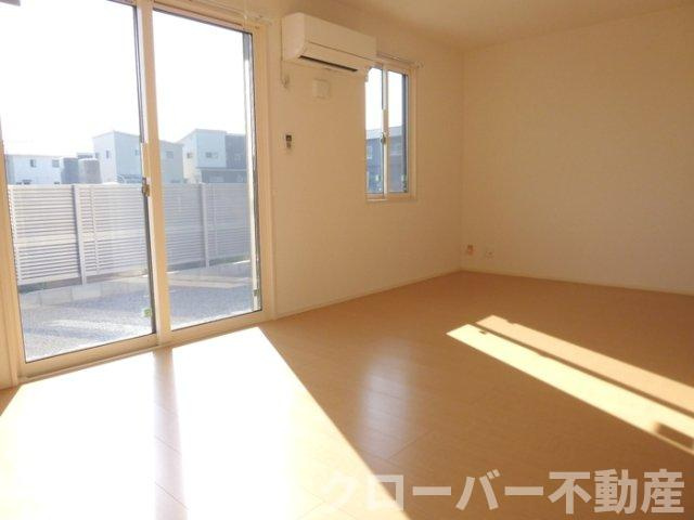 ヴェルデ柞原の居間・リビング|LDK１３．５帖