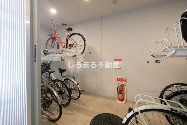 ＶＥＲＤＥ　ＥＢＩＳＵの駐車場