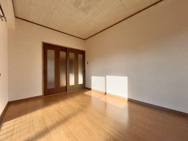 シャトーシミズの洋室