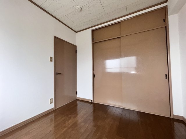 シャトーシミズの洋室