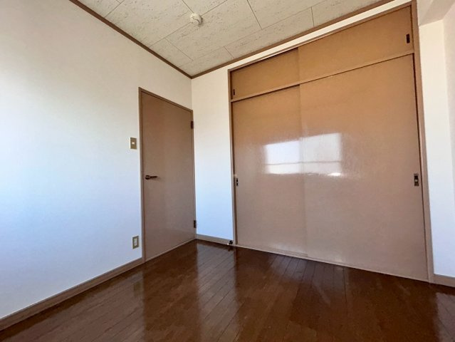 シャトーシミズの洋室