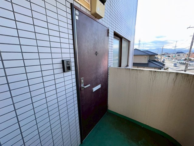 シャトーシミズの玄関