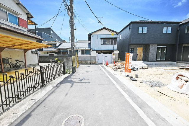 テラシエ高司3丁目新築一戸建て│4LDK+駐車1台の前面道路含む現地写真|小中学校が徒歩10分圏内、スーパーも近く、子育て世代の方におススメの物件です。