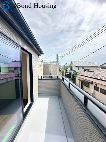 全8棟　1号地　駐車２台　WIC付　西区竜が岡1丁目　新築戸建のバルコニー