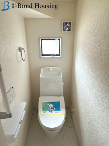 全8棟　1号地　駐車２台　WIC付　西区竜が岡1丁目　新築戸建のトイレ