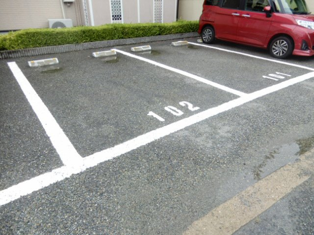 ハイツオリーブの駐車場