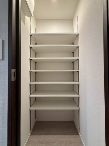 調布市上石原１丁目の賃貸マンションの収納