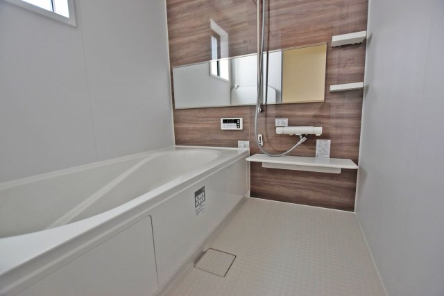 テラシエ高司3丁目新築一戸建て│4LDK+駐車1台の浴室|広さにゆとりのある浴室のため、清潔感の中でゆったりとくつろぎの入浴が可能です。