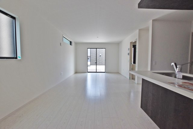 テラシエ高司3丁目新築一戸建て│4LDK+駐車1台のダイニング|北向きに面したリビングダイニングは、陽光あふれる明るい空間が広がります。