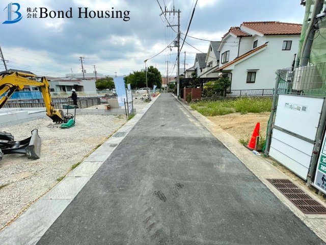 全8棟　6号地　駐車２台　4LDK　西区竜が岡1丁目　新築戸建の前面道路含む現地写真