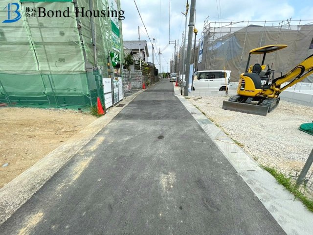 全8棟　6号地　駐車２台　4LDK　西区竜が岡1丁目　新築戸建の前面道路含む現地写真