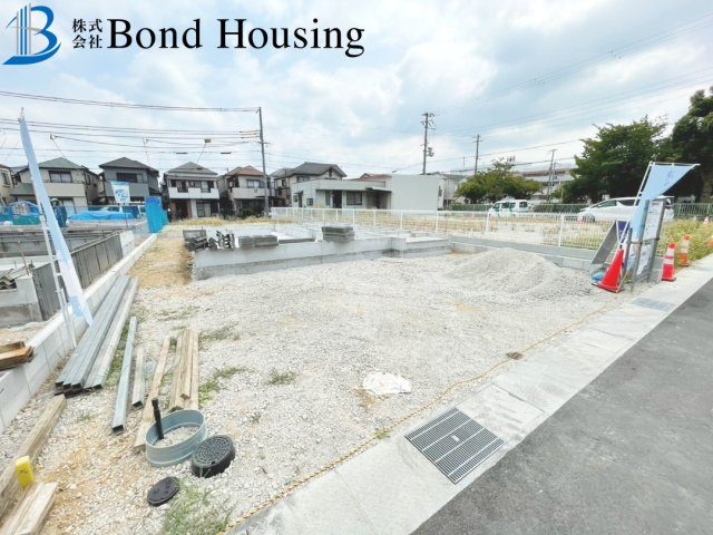 全8棟　8号地　駐車２台　収納豊富　西区竜が岡1丁目　新築戸建の駐車場