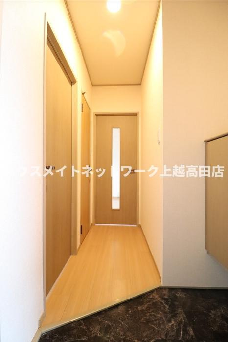 ロイヤルあけぼの Ａ/Ｂの玄関|玄関（参考同型205号室室内写真）