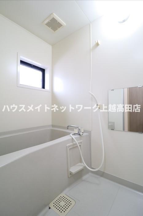 ロイヤルあけぼの Ａ/Ｂの浴室|浴室（参考同型205号室室内写真）