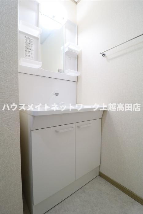 ロイヤルあけぼの Ａ/Ｂの独立洗面台|洗髪洗面化粧台（参考同型205号室室内写真）