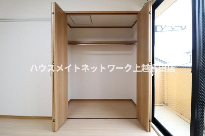 ロイヤルあけぼの Ａ/Ｂの収納|クローゼット（参考同型205号室室内写真）