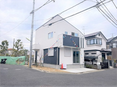 【外観：施工例】 | 【仲介手数料２２０万円が無料！！】■１０８平米■５ＬＤＫ■太陽光発電 | 諸費用２２０万円ＯＦＦキャンペーン！
日本一の家計応援サービスに挑戦中！
■狛江駅１０分、和泉多摩川駅９分
■建物１０８平米
■５ＬＤＫ
■太陽光発電
■高断熱仕様
■地盤保証２０年
