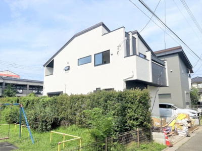 【外観：施工例】 | 【仲介手数料２２０万円が無料！！】■１０８平米■５ＬＤＫ■太陽光発電 | 諸費用２２０万円ＯＦＦキャンペーン！
日本一の家計応援サービスに挑戦中！
■狛江駅１０分、和泉多摩川駅９分
■建物１０８平米
■５ＬＤＫ
■太陽光発電
■高断熱仕様
■地盤保証２０年