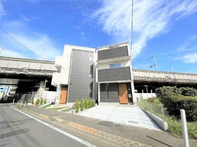 【外観：施工例】 | 【仲介手数料２２０万円が無料！！】■１０８平米■５ＬＤＫ■太陽光発電 | 諸費用２２０万円ＯＦＦキャンペーン！
日本一の家計応援サービスに挑戦中！
■狛江駅１０分、和泉多摩川駅９分
■建物１０８平米
■５ＬＤＫ
■太陽光発電
■高断熱仕様
■地盤保証２０年