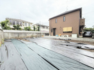 【外観】 | 【仲介手数料２２０万円が無料！！】■１０８平米■５ＬＤＫ■太陽光発電 | 特別キャンペーン中！
日本一の家計応援サービスに挑戦中！
詳細は「諸費用」欄をご確認下さい！
■狛江駅１０分、和泉多摩川駅９分
■建物１０８平米
■５ＬＤＫ
■太陽光発電
■高断熱
■地盤保証２０年