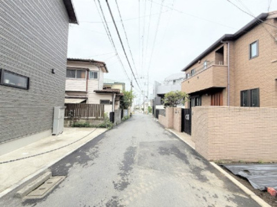 【前面道路含む現地写真】 | 【仲介手数料２２０万円が無料！！】■１０８平米■５ＬＤＫ■太陽光発電 | 特別キャンペーン中！
日本一の家計応援サービスに挑戦中！
詳細は「諸費用」欄をご確認下さい！
■狛江駅１０分、和泉多摩川駅９分
■建物１０８平米
■５ＬＤＫ
■太陽光発電
■高断熱
■地盤保証２０年