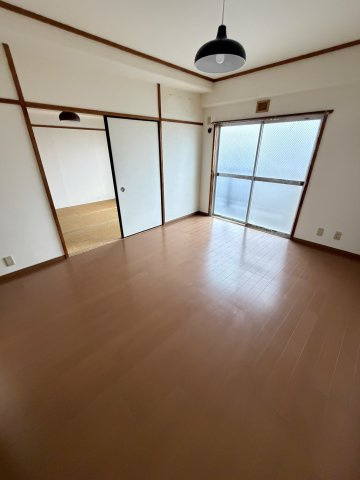 ラッフィナート海運町の居間・リビング