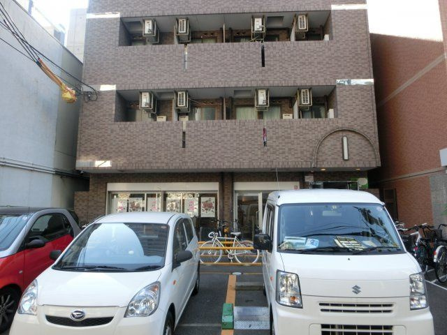 ベルフレージュ北堀江の駐車場