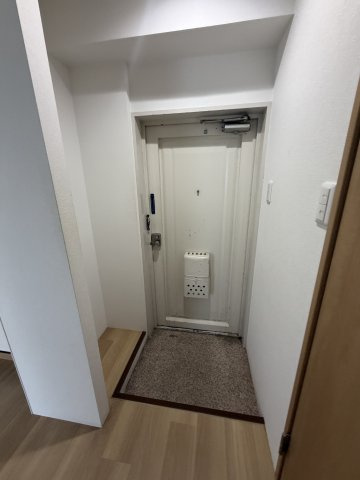 高島グリーンハイツの玄関