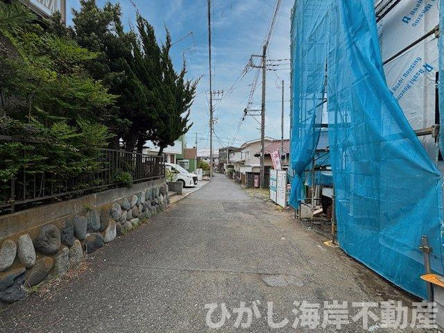 茅ケ崎市出口町　新築戸建の前面道路含む現地写真|5月23日撮影　建築中　現地外観