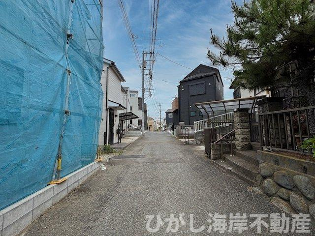 茅ケ崎市出口町　新築戸建の前面道路含む現地写真|5月23日撮影　建築中　現地外観