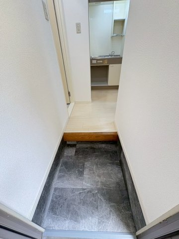 プチハウス仁川の玄関