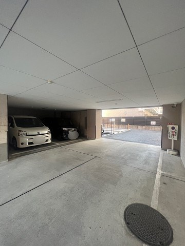 アミスタ塚口の駐車場|車をお持ちの方に嬉しい駐車場付きの物件です