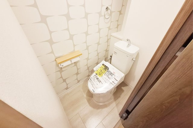 ファミールハイツ堺II番館のトイレ|トイレ：便器・温水洗浄便座を新調済み。