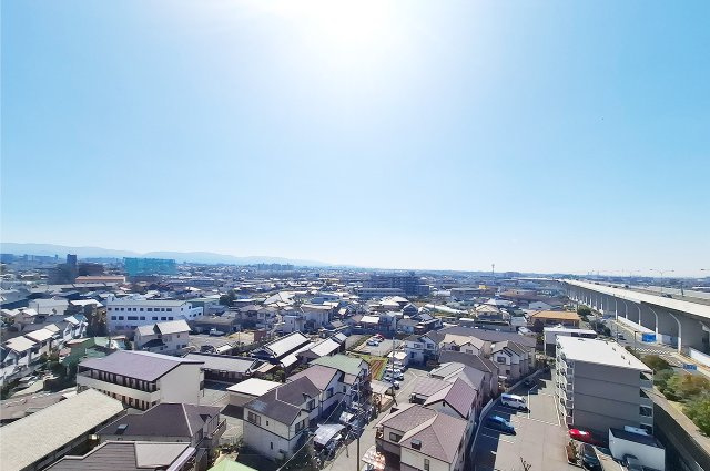 スペリオシティ泉北深井の展望|眺望：15階建ての9階部分で開けた眺望を楽しめます。