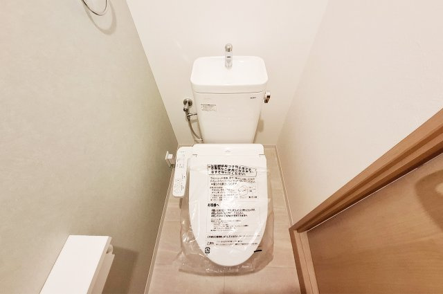 メゾンドール堺のトイレ|トイレ：便器・温水洗浄便座を新調済み。