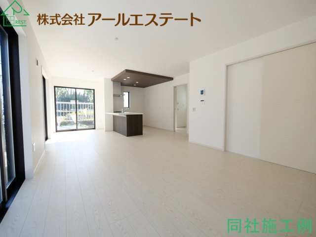 加古川市尾上町口里　　山陽電鉄「浜の宮駅」徒歩8分の居間・リビング|同社施工事例