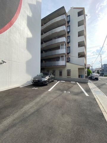 セレニテ神戸ミラクノールの駐車場