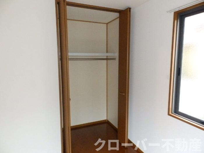 リビングタウン宇多津 B棟の設備|西洋室クローゼット