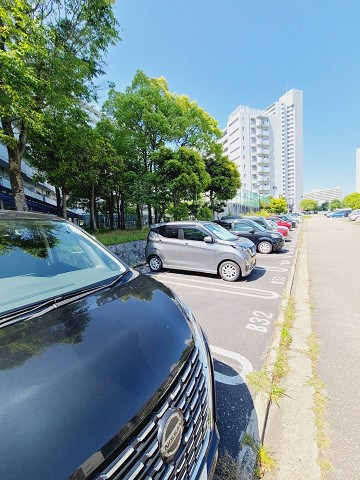 UR武庫川 22号棟の駐車場
