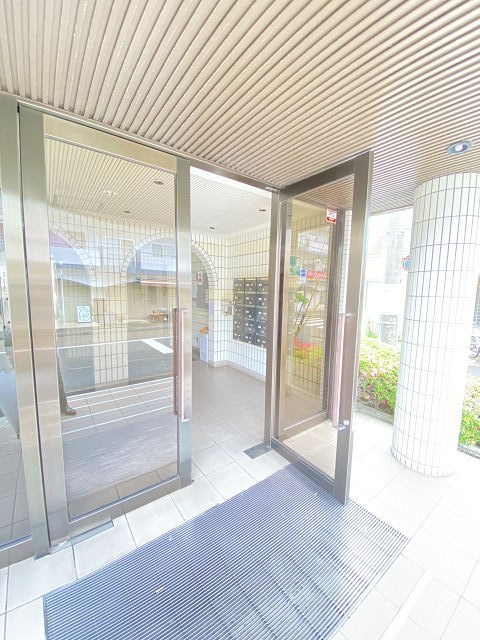 サンシャイン塚口のエントランス|清潔なエントランスです