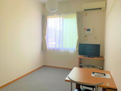 【居間・リビング】 | レオパレスコートサイド | 「同タイプの部屋の写真です」「現況優先」